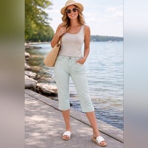 NWOT REITMANS Light Mint Green Jeans Capri Sz 9